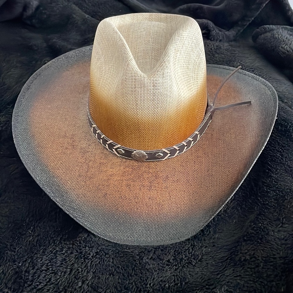 Straw style ombré cowboy hat!🤠